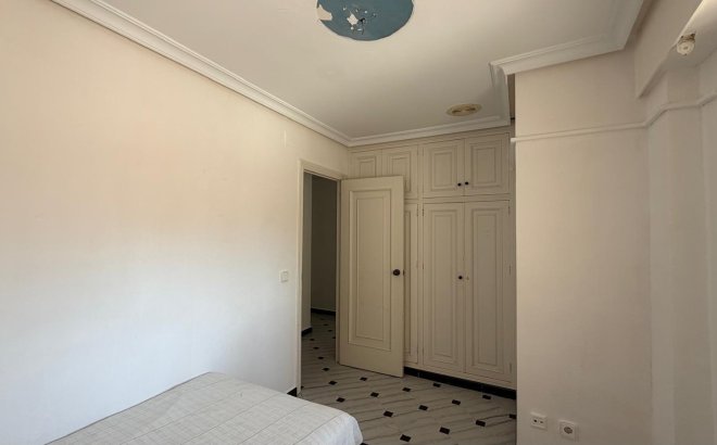 Resale - Apartment -
Torrevieja - Centro