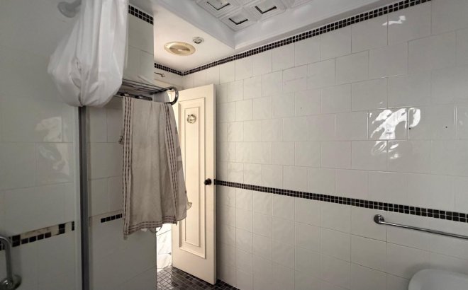 Resale - Apartment -
Torrevieja - Centro