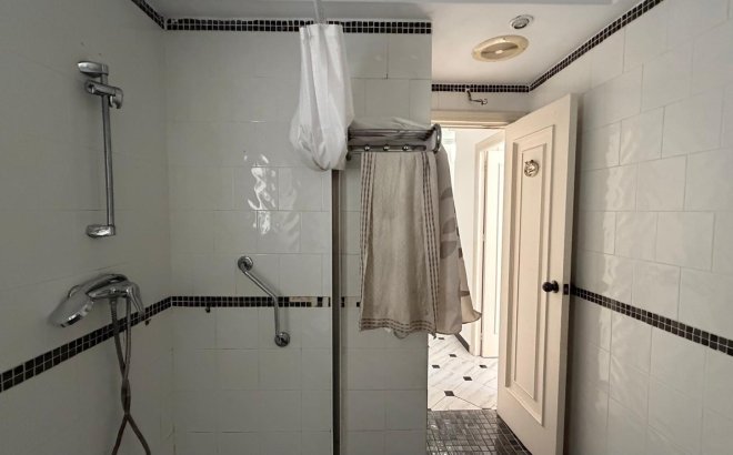 Resale - Apartment -
Torrevieja - Centro