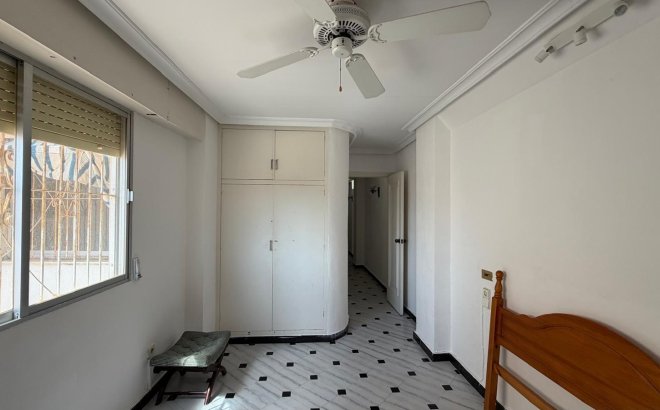 Resale - Apartment -
Torrevieja - Centro