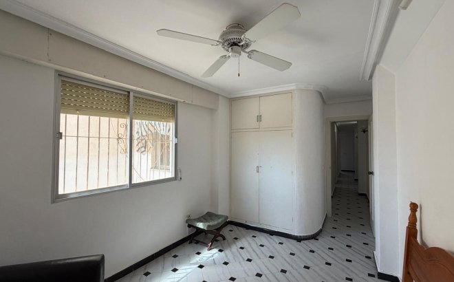 Resale - Apartment -
Torrevieja - Centro