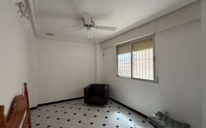 Resale - Apartment -
Torrevieja - Centro