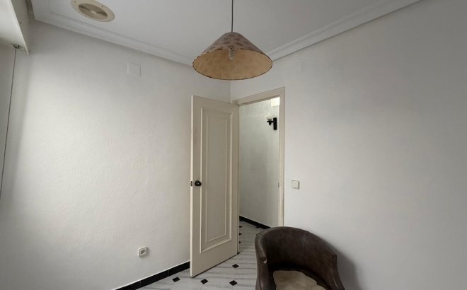 Resale - Apartment -
Torrevieja - Centro