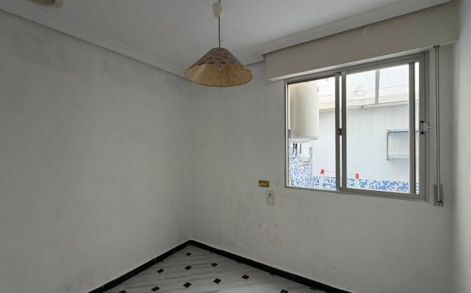 Resale - Apartment -
Torrevieja - Centro