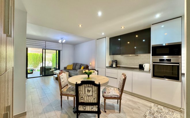 Revente - Appartement -
San Miguel de Salinas - Inland
