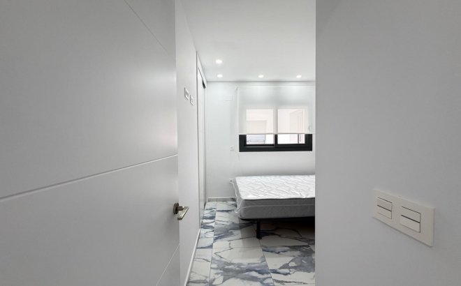 Revente - Appartement -
Torrevieja - Estacion De Autobuses