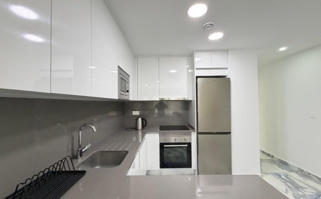 Revente - Appartement -
Torrevieja - Estacion De Autobuses