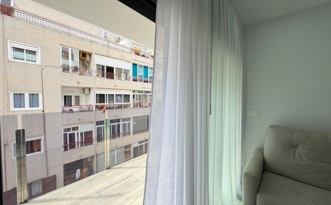 Revente - Appartement -
Torrevieja - Estacion De Autobuses