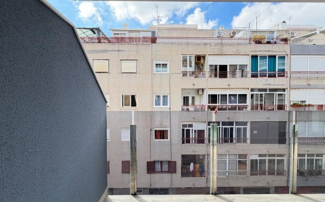 Revente - Appartement -
Torrevieja - Estacion De Autobuses