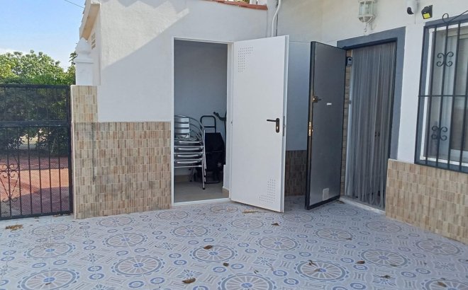 Resale - Bungalow -
Torrevieja - Torretas