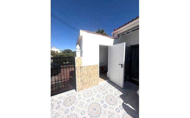 Resale - Bungalow -
Torrevieja - Torretas