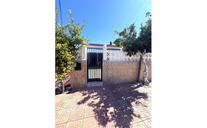 Resale - Bungalow -
Torrevieja - Torretas