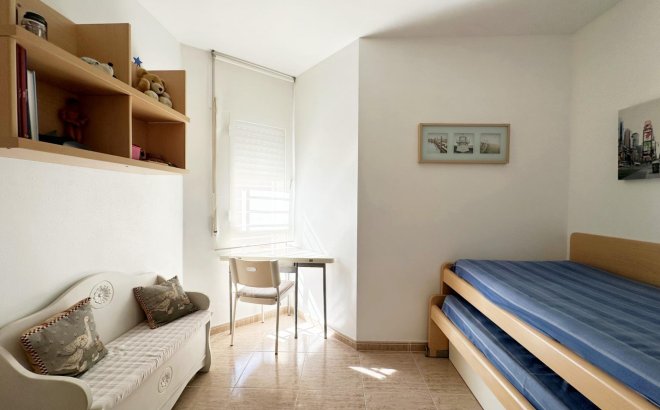 Revente - Appartement -
Orihuela Costa - Campoamor