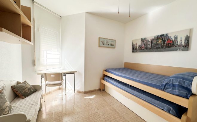 Revente - Appartement -
Orihuela Costa - Campoamor