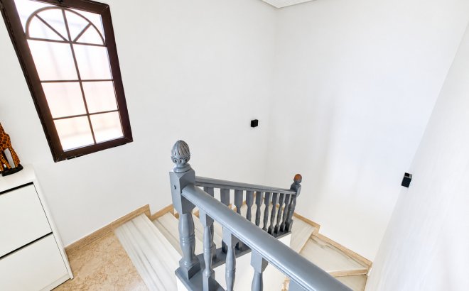 Revente - Villa -
Villamartin - Costa Blanca