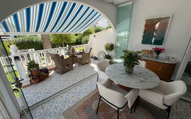 Revente - Villa -
Villamartin - Costa Blanca