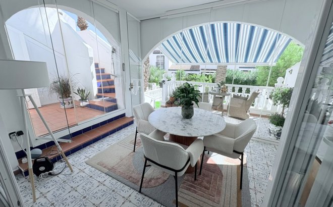 Revente - Villa -
Villamartin - Costa Blanca