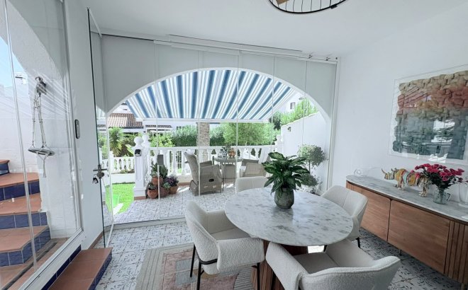 Revente - Villa -
Villamartin - Costa Blanca