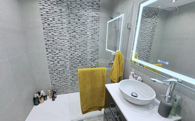 Revente - Villa -
Villamartin - Costa Blanca