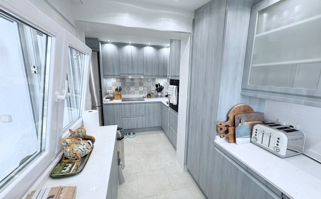 Revente - Villa -
Villamartin - Costa Blanca