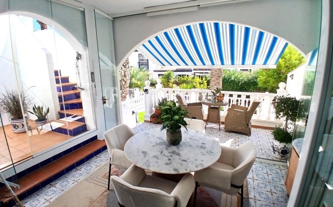 Revente - Town House -
Villamartin - Costa Blanca