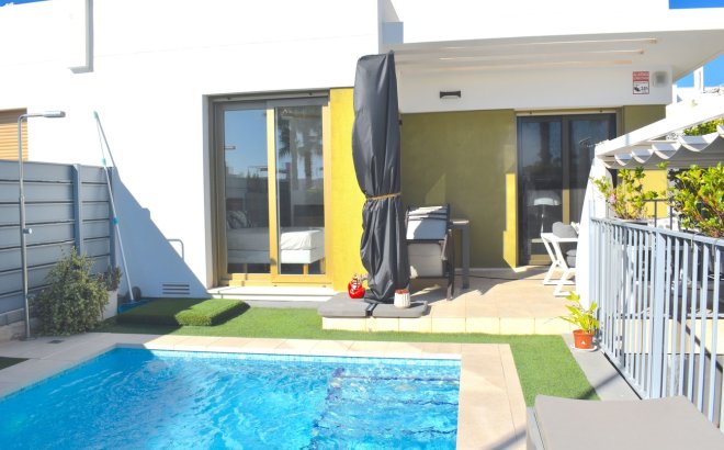 Resale - Villa -
Vistabella Golf Entre Naranjos - Inland