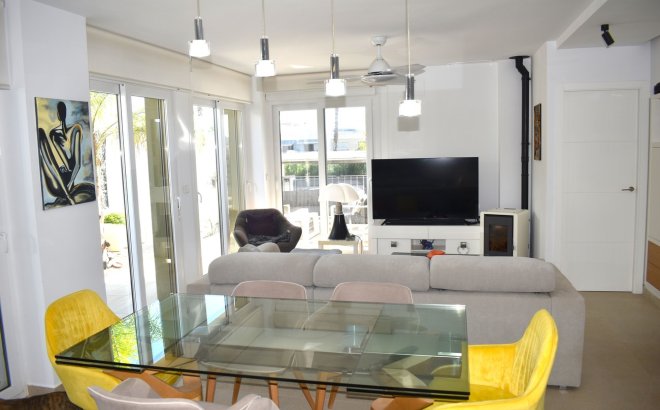 Resale - Villa -
Vistabella Golf Entre Naranjos - Inland