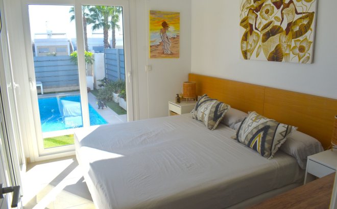 Resale - Villa -
Vistabella Golf Entre Naranjos - Inland