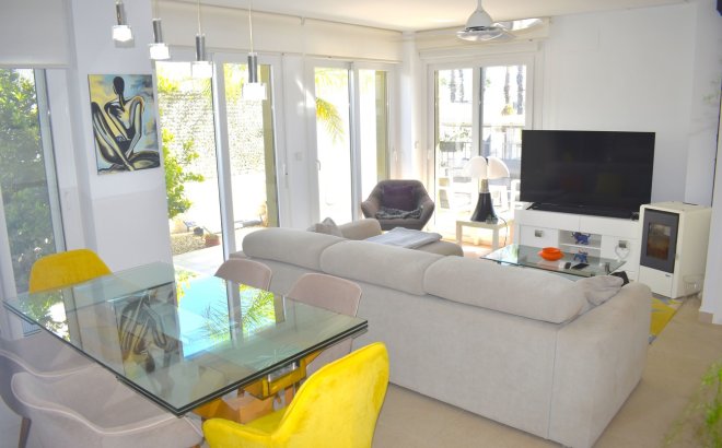 Resale - Villa -
Vistabella Golf Entre Naranjos - Inland
