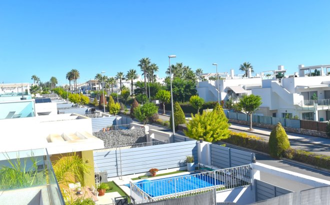 Resale - Villa -
Vistabella Golf Entre Naranjos - Inland