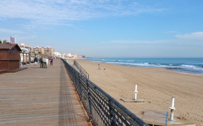 Resale - Bungalow -
Torrevieja - La Mata