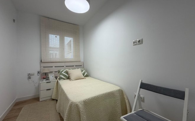 Resale - Apartment -
Torrevieja - Punta Prima