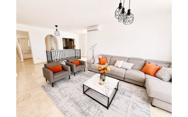 Resale - Villa -
Orihuela Costa - Costa Blanca