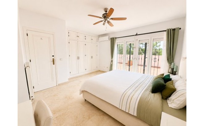 Resale - Villa -
Orihuela Costa - Costa Blanca