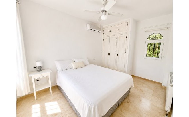 Resale - Villa -
Orihuela Costa - Costa Blanca