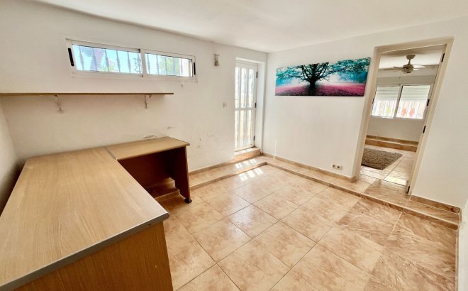 Resale - Villa -
Orihuela Costa - Costa Blanca