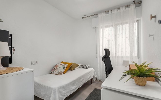 Revente - Appartement -
Torrevieja - Playa de los Locos