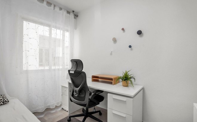 Revente - Appartement -
Torrevieja - Playa de los Locos