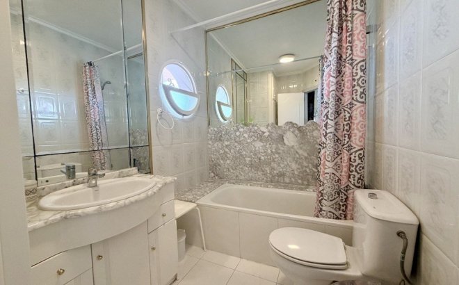 Resale - Bungalow -
Torrevieja - Costa Blanca