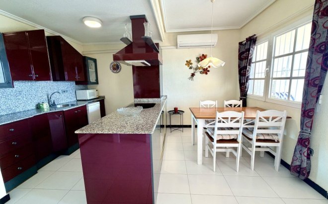 Resale - Bungalow -
Torrevieja - Costa Blanca