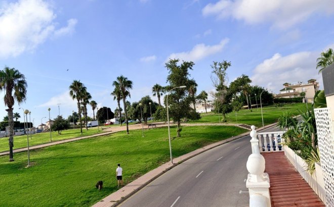 Resale - Bungalow -
Torrevieja - Costa Blanca