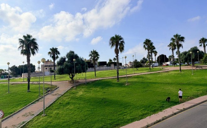 Resale - Bungalow -
Torrevieja - Costa Blanca