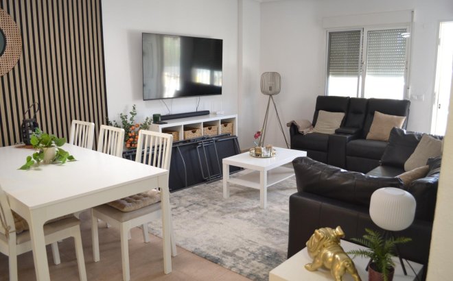 Resale - Apartment -
Orihuela Costa - Las Filipinas