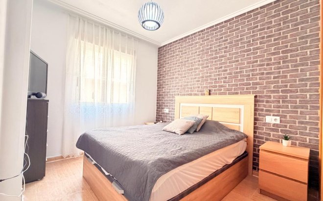Revente - Appartement -
Torrevieja - Centro - Muelle Pesquero