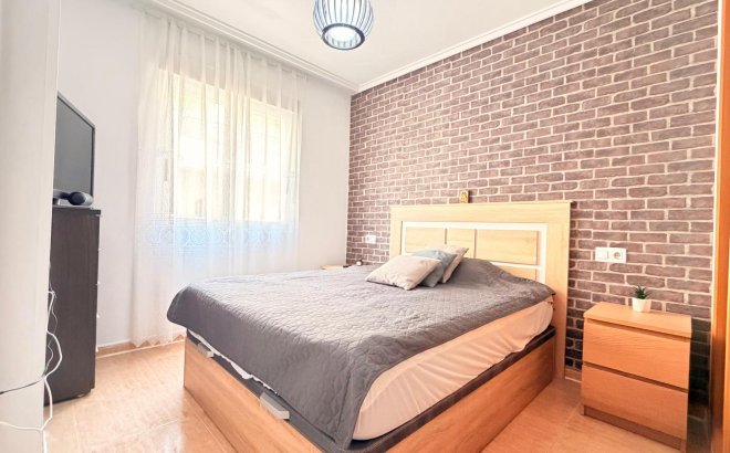 Revente - Appartement -
Torrevieja - Centro - Muelle Pesquero