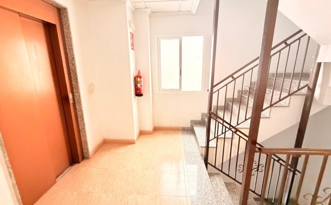 Revente - Appartement -
Torrevieja - Centro - Muelle Pesquero