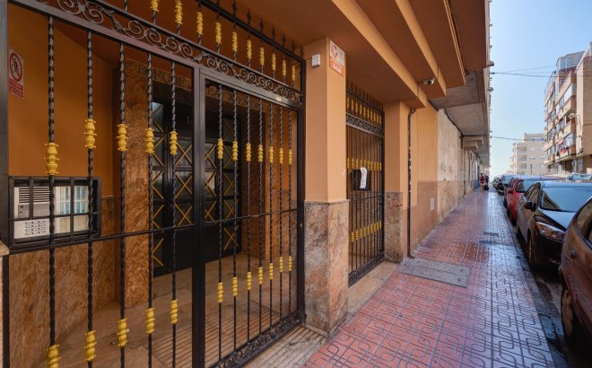 Resale - Apartment -
Torrevieja - Centro