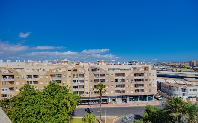 Resale - Apartment -
Torrevieja - Centro