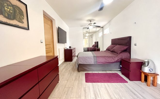 Resale - Villa -
Pinar de Campoverde - Inland