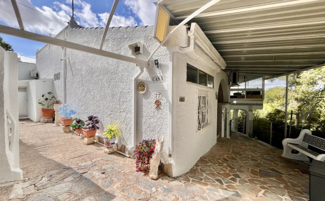 Resale - Villa -
Pinar de Campoverde - Inland